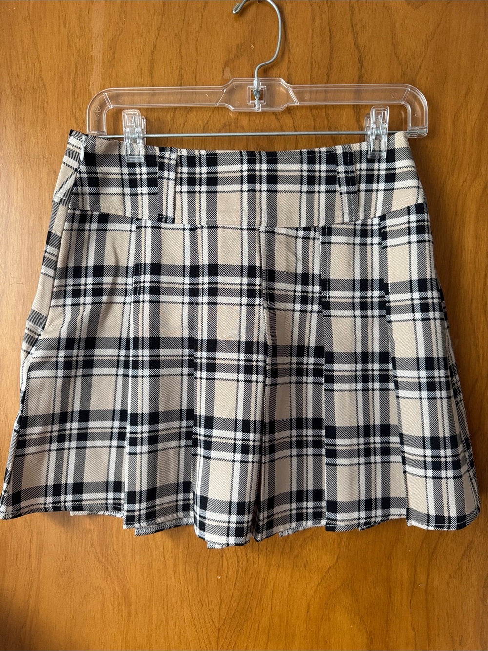 NWOT Schoolgirl Plaid Mini Skirt in Cream & Black - Women's M